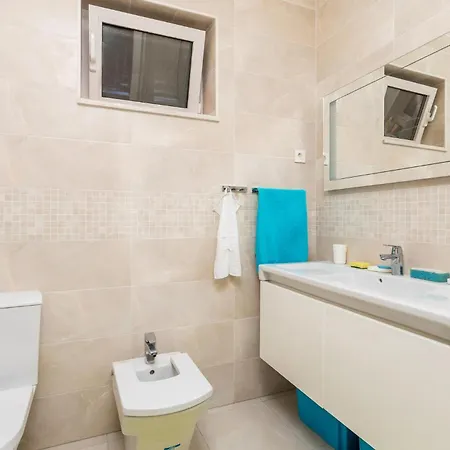 3 Bedroom Beautiful In Apartamento
