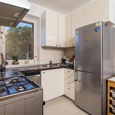 3 Bedroom Beautiful In Apartamento Veli Lošinj