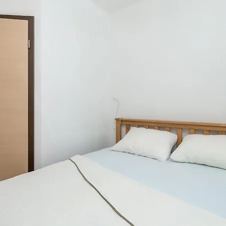 3 Bedroom Beautiful In Appartement Veli Lošinj